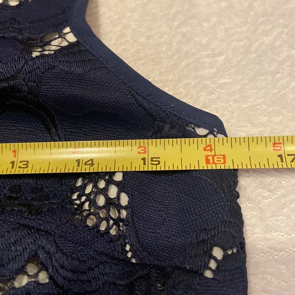 LILLY PULITZER Size XS Beautiful Blue & White Size XS Top - Picture 5 of 11